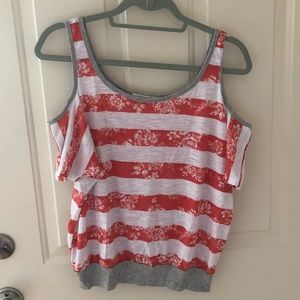 🌻 Cold shoulder floral top